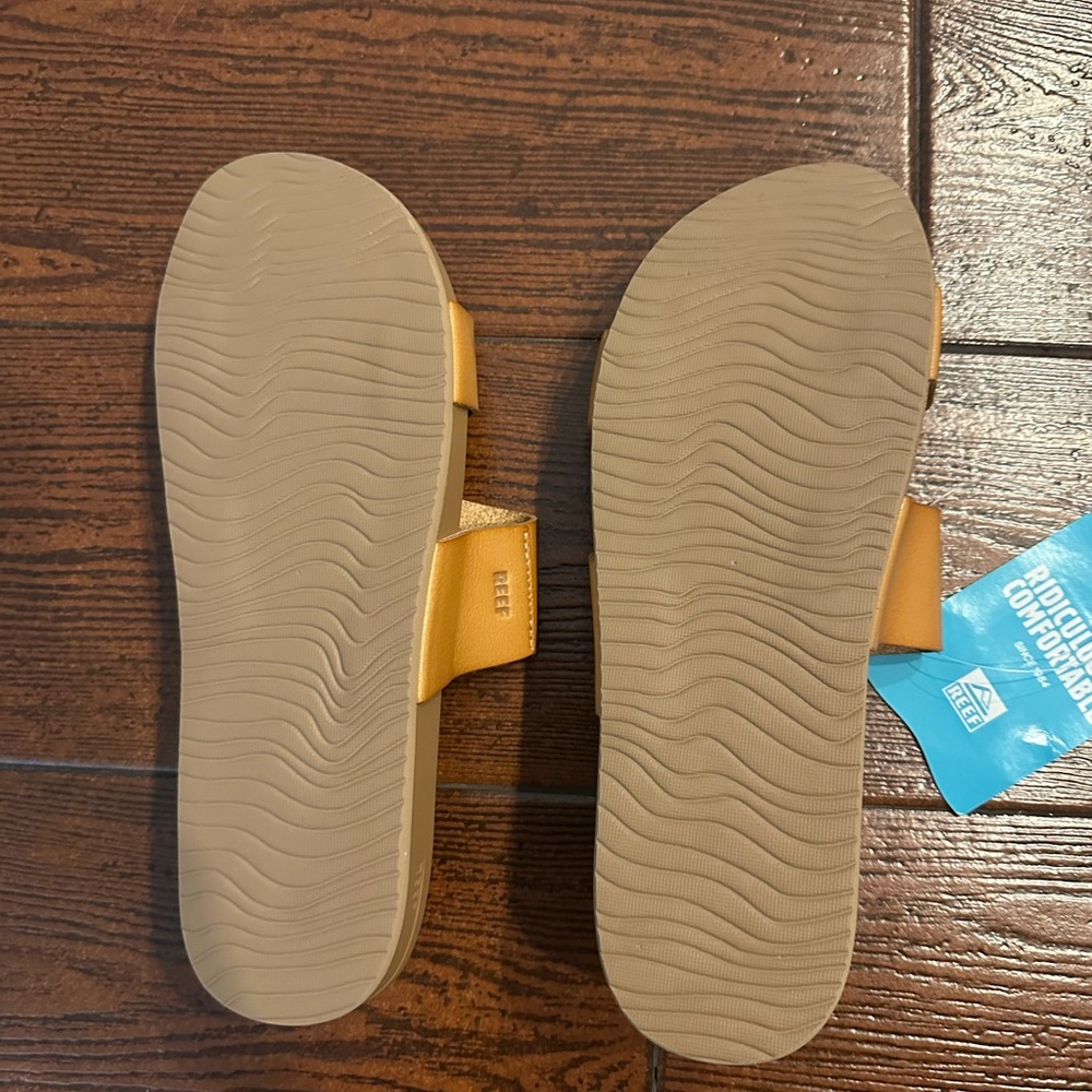 Reef Women's Sandals in Tan - Picture 3 of 3